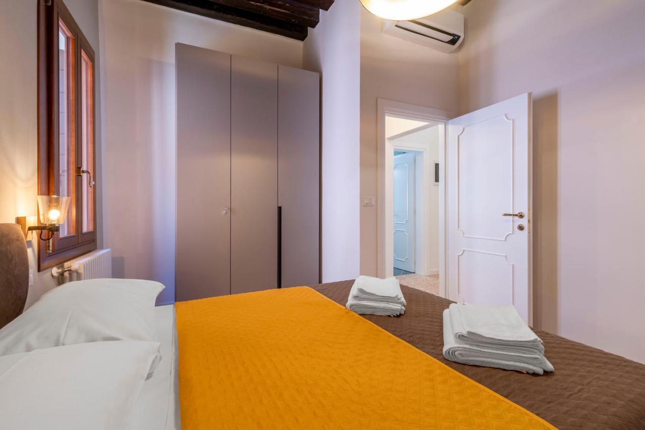 Apartamento Querini Suite-balcony On Canal, Close To San Marco *